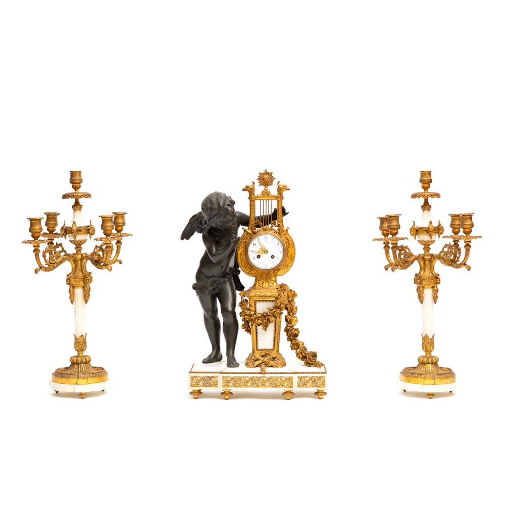 SET PENTRU ȘEMINEU STIL LOUIS XV, DIN MARMURĂ ALBĂ ȘI BRONZ DORÉ